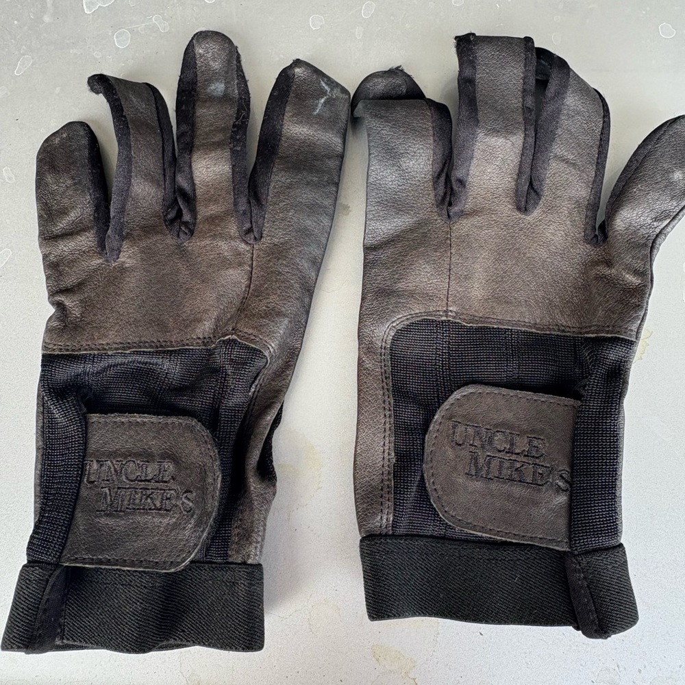 Gray and Black Tactical Gloves
